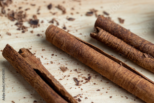 Foto Dry spice of fragrant cinnamon on the table
