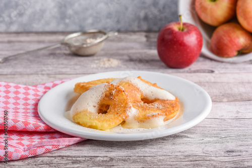 Apple rings with vanilla sauce