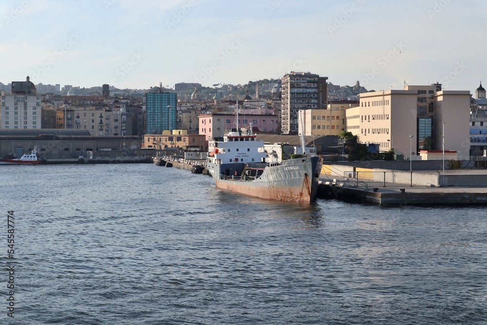 Napoli - Scorcio del molo Calata di Massa dal traghetto in arrivo