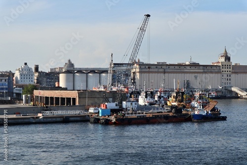 Napoli - Scorcio della banchina del porto dal traghetto in arrivo photo