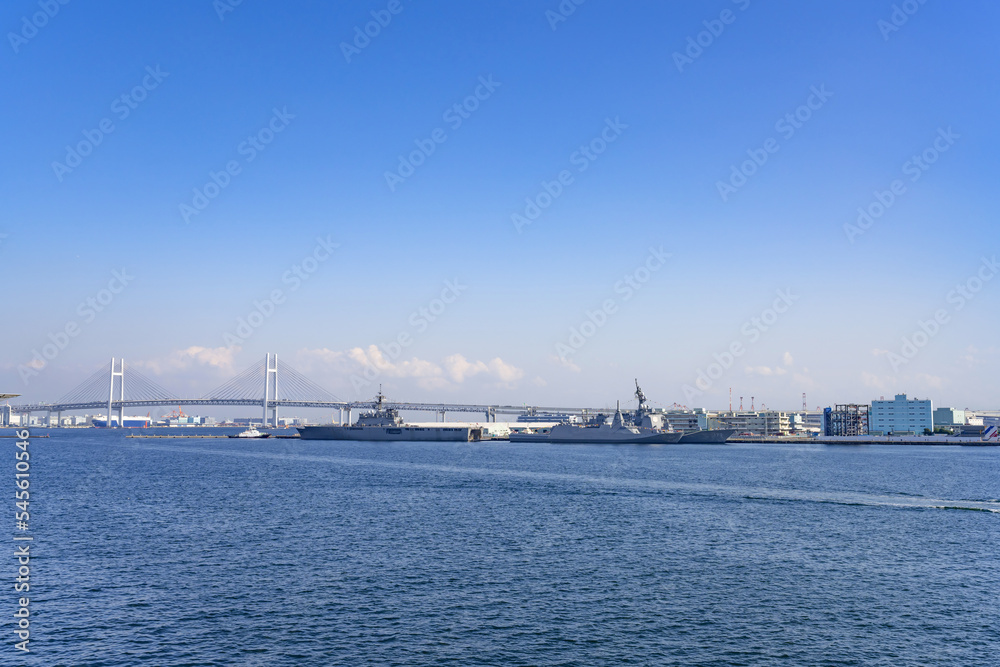 神奈川県横浜市　横浜みなとみらいと停泊している軍艦