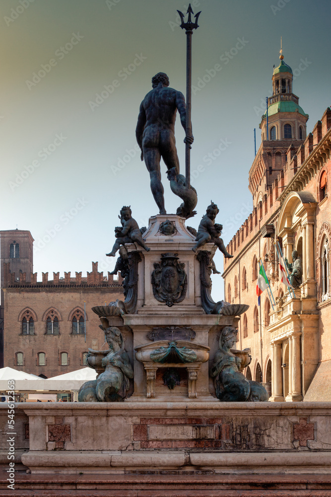 Bologna. Fontana del Nettuno davanti a Palazzo di Re Enzo