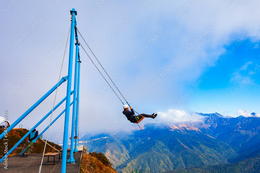 Obraz premium Swings above clouds, Rosa Peak, Sochi