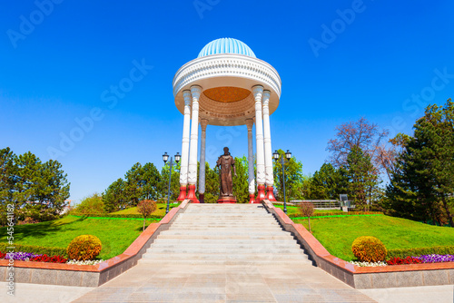 Alisher Navoiy monument in Tashkent, Uzbekistan photo