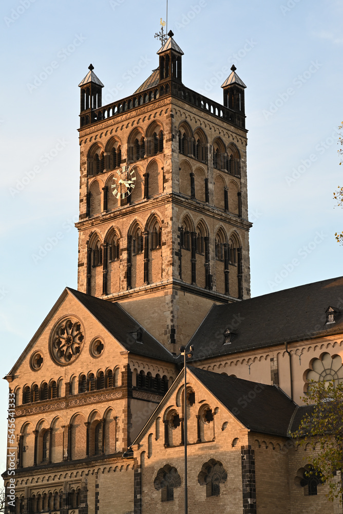  Kirche Quirinus-Münster in Neuss, NRW, Deutschland
