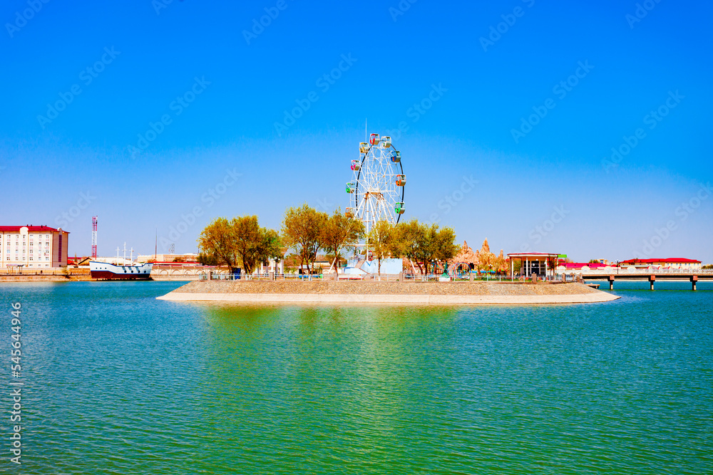 Obraz premium Ferris wheel, Yoshlar Koli Youth Lake, Urgench