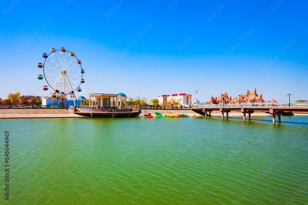 Fototapeta premium Ferris wheel, Yoshlar Koli Youth Lake, Urgench