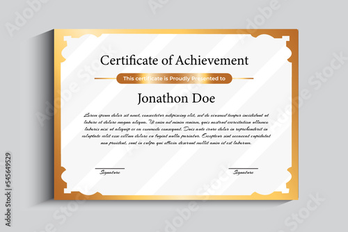 Creative Modern certificate of achievement template Design