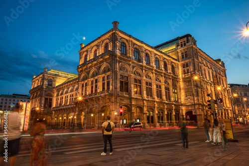 Vienna State Opera at night © Souvik
