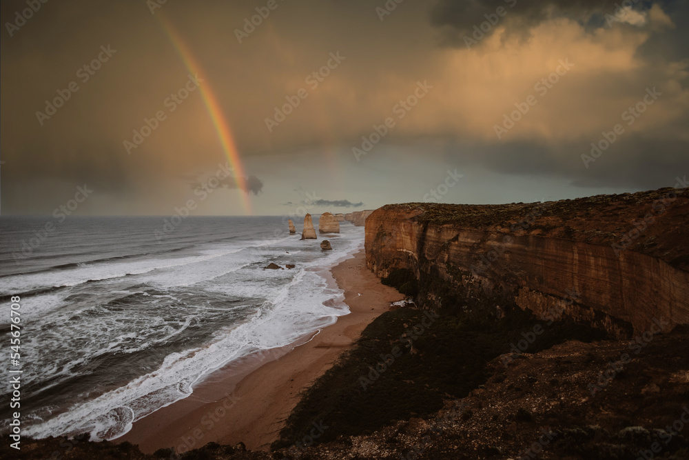 Φωτογραφία Stunning rainbow over the Twelve Apostles on the Great Ocean Road, Victoria, Australia