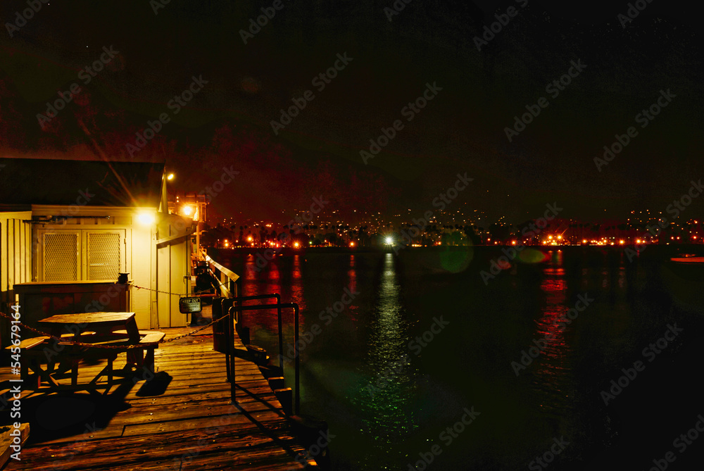 Fototapeta premium Santa Barbara's Stearn Wharf by night