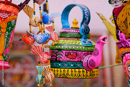 Foto Beautiful Hand crafted colorful decorative items, The craft of each state in India reflect the influence of different empires