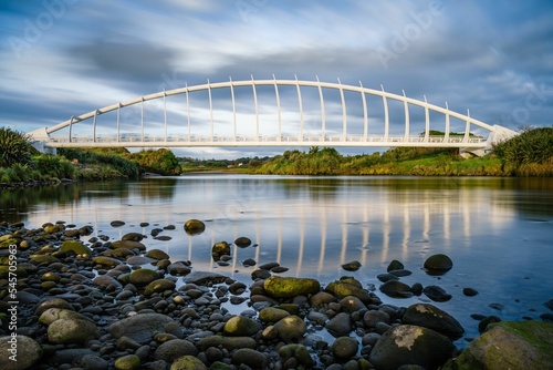 Fotografía Beautiful view of the Te Rewa Rewa Bridge under a cloudy blue sky in New Plymout