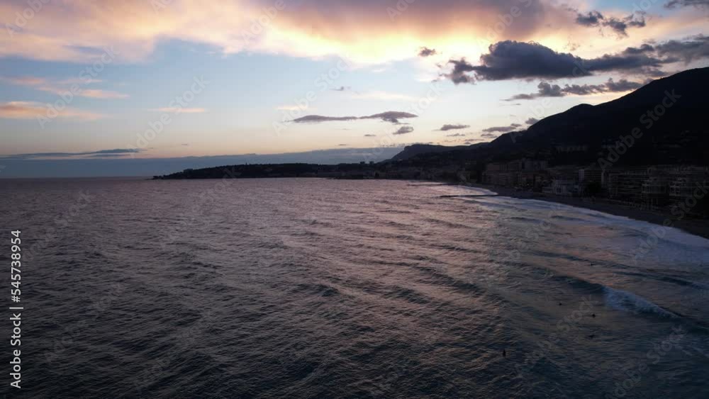 coucher de soleil automnal au dessus de la Méditerranée - Côte d'Azur