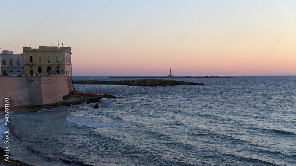 Gallipoli (Salento, Puglia, Italia) al tramonto, faro sull'Isola di Sant'Andrea