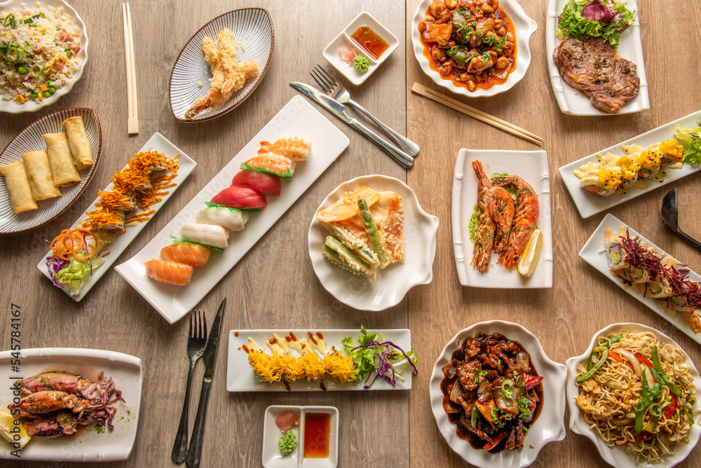 Dishes with great Asian sushi recipes, noodles with beef and oyster sauce, Vietnamese rolls, tempura vegetables and fried gyozas Dishes with great Asian sushi recipes, noodles with beef and oyster sauce, Vietnamese rolls, tempura vegetables and fried gyozas