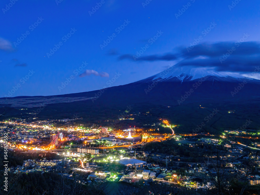 Naklejka premium Twilight high angle view of the Mt. Fuji with cityscape