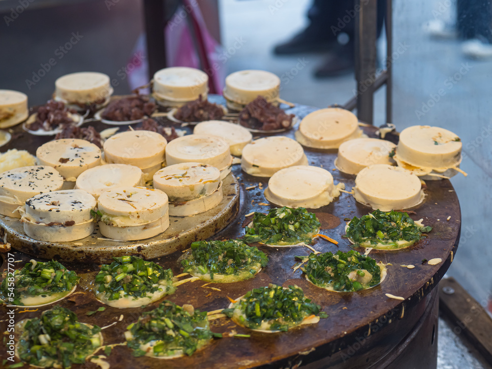 Traditional Taiwanese snacks : Wheel pies