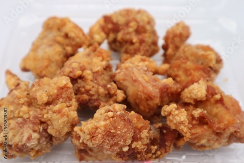 日本の鶏の唐揚げのクローズアップ