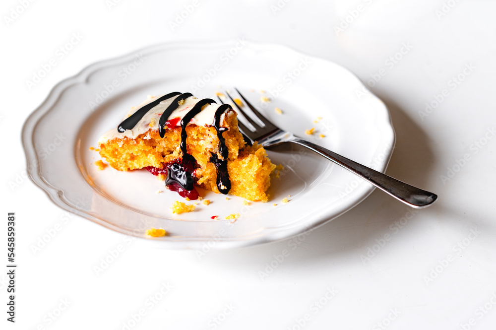 Stück glasiertes Kuchen mit Schokolade Stück glasiertes Kuchen mit Schokolade