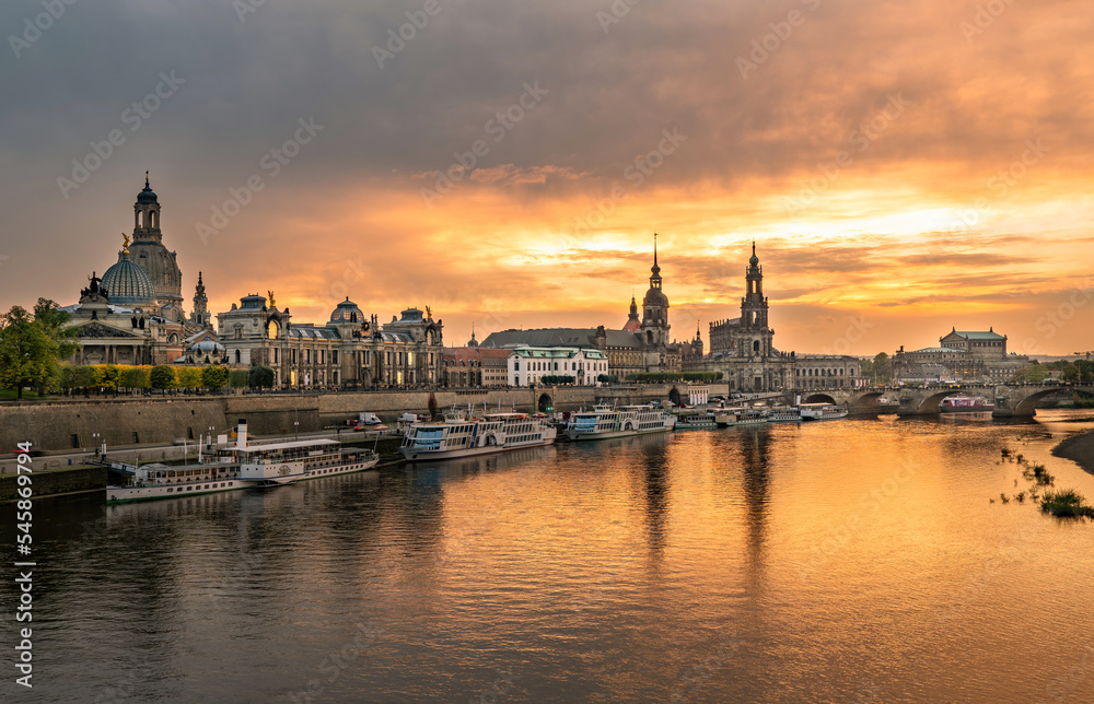 Dresden Panorama zur goldenen Stunde