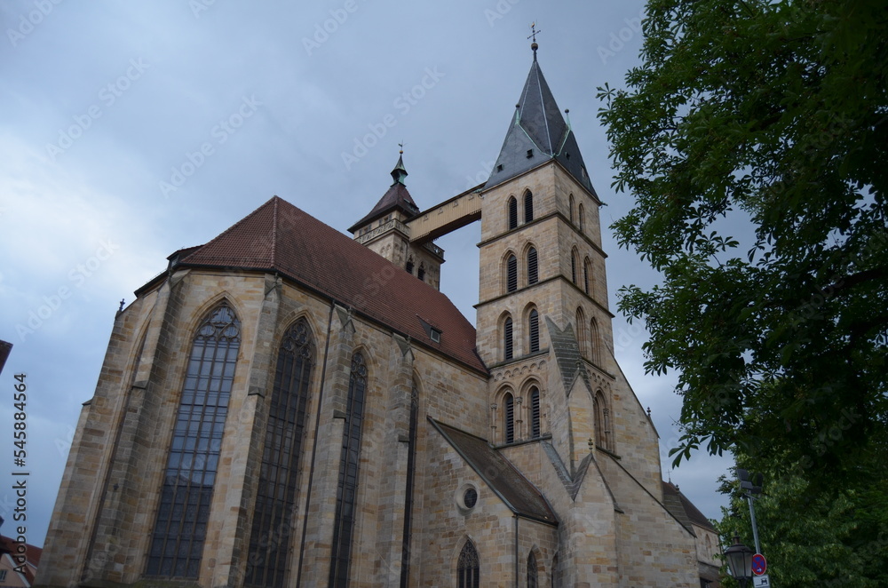 Alte Kirche aus Sandstein 