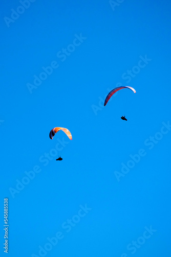 Photo shoot of the flight of a paragliding group