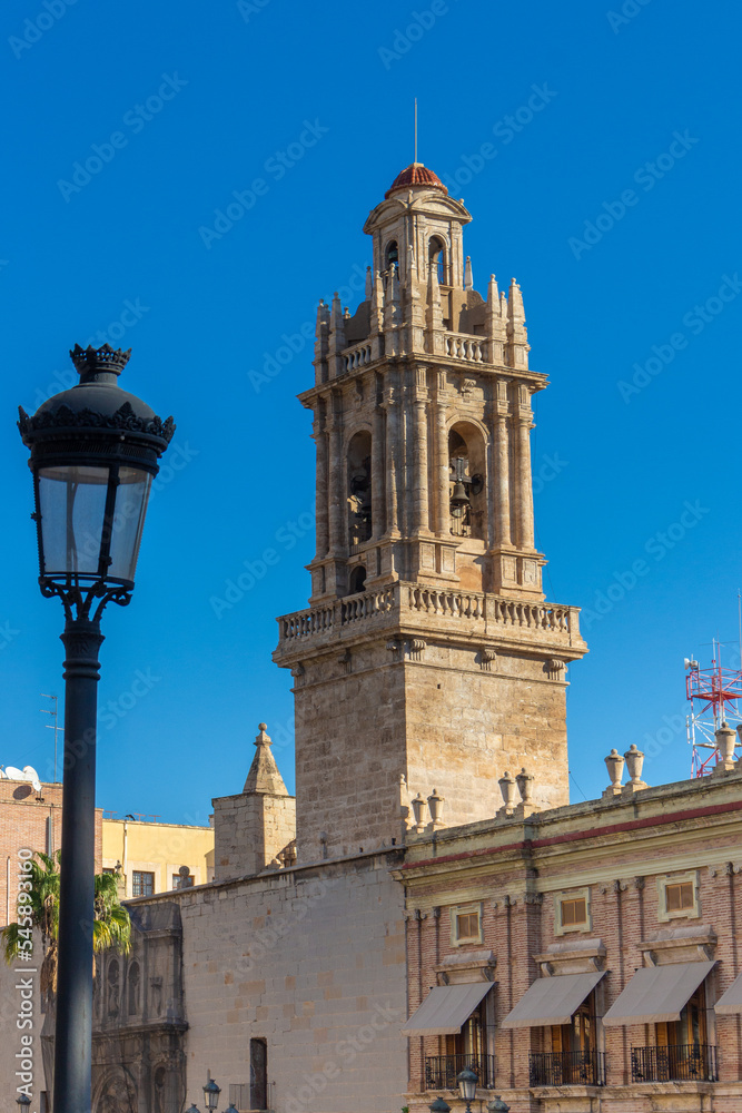 Valencia - España, diferentes vistas turísticas de la ciudad, puentes, monumentos, calles y parques