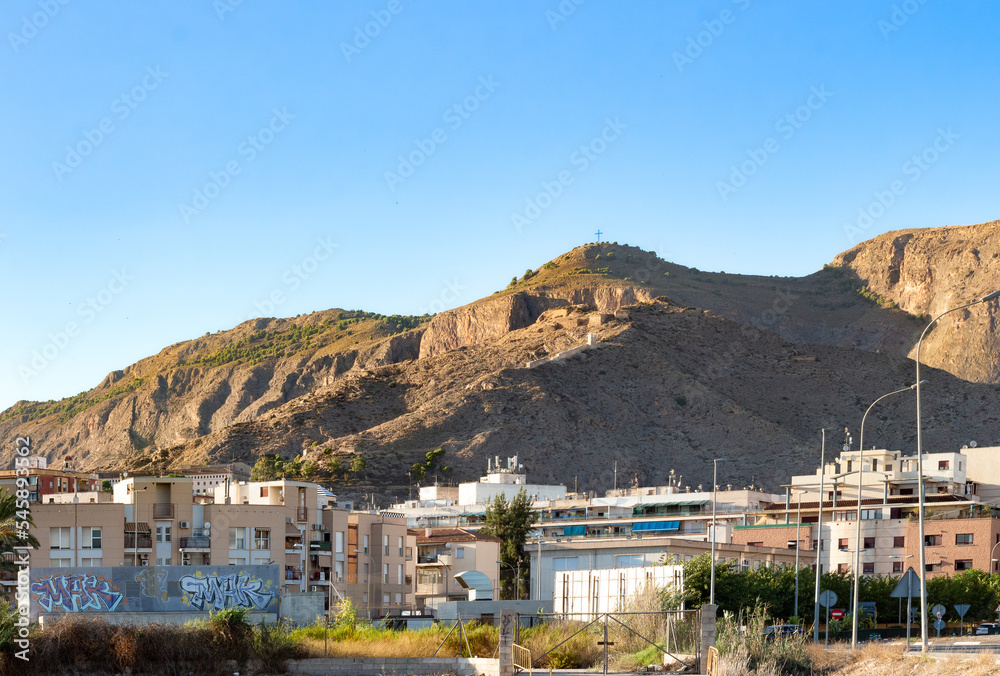 Vega Baja del Segura - Vista de la ciudad y sierra de Orihuela en la provincia de Alicante, España