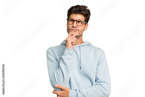 Fotografie Young caucasian handsome man isolated thinking and looking up, being reflective, contemplating, having a fantasy