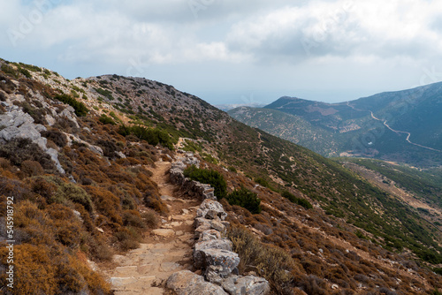 Chemin romain sur l'île de Sifnos dans les Cyclades