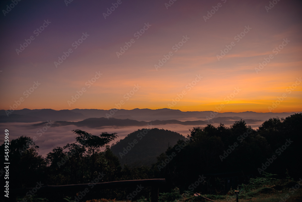 Obraz premium sunrise over the mountains