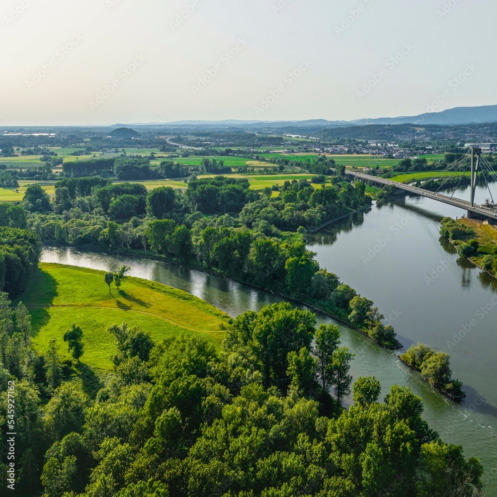 Die Mündung der Isar in die Donau bei Deggendorf im Luftbild