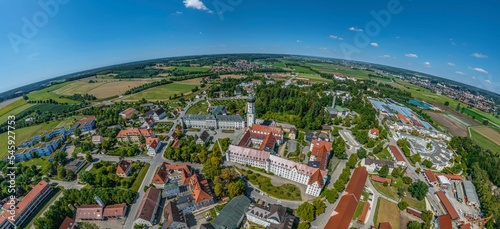 Obraz na płótnie Ausblick auf Ursberg in Schwaben und sein Kloster w salonie