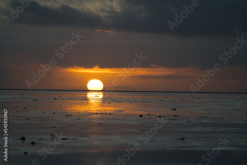 Fototapeta Naklejka Na Ścianę i Meble -  Sonnenaufgang an der Nordsee
