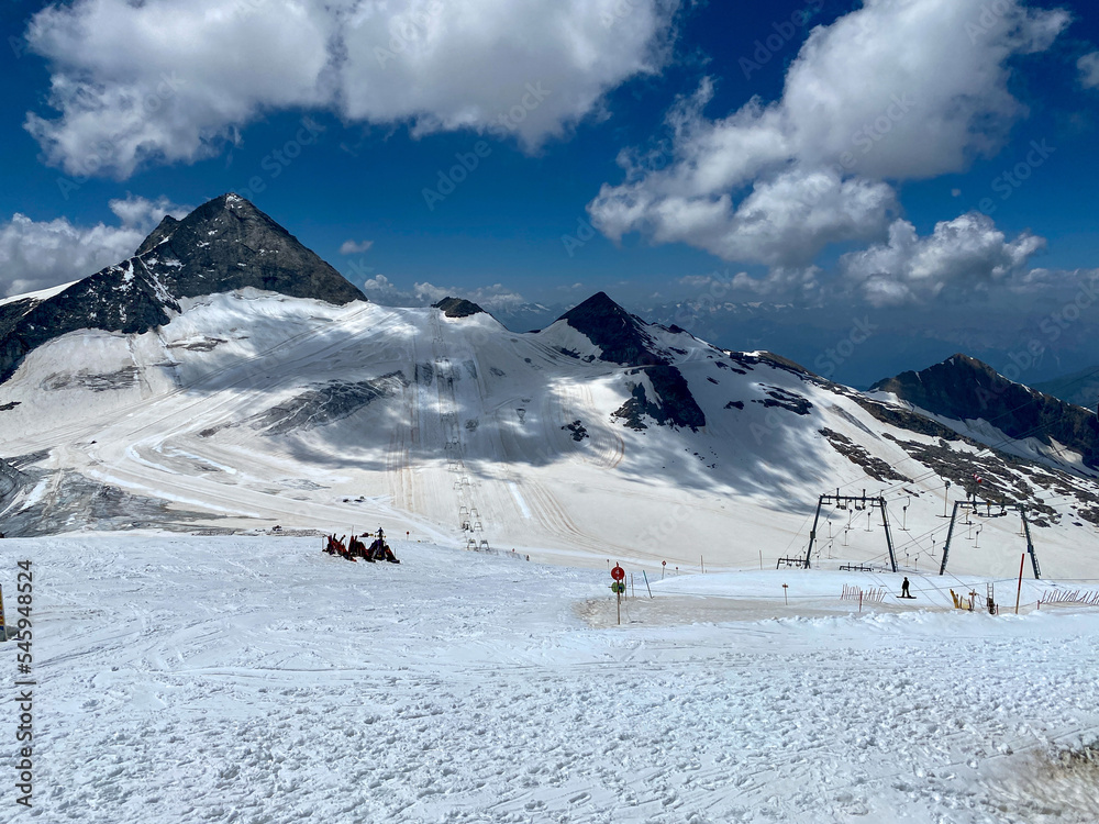 Fototapeta premium Gletscherskigebiet in den Alpen