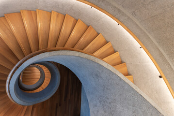 Fotobehang Trappen Abstracte wenteltrap eigentijdse architectuur  © leeyiutung
