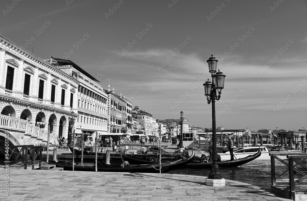 Naklejka premium Gondola traffic towards the Grand Canal in Venice