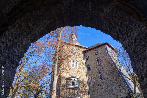Tor und historisches oberes Schloss in Siegen photo