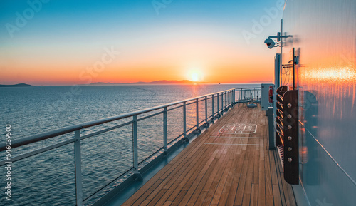 Fotografiet Wooden cruise deck at sunset.