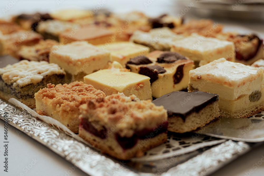 Variation von Kuchen am Buffet vom Catering Variation von Kuchen am Buffet vom Catering