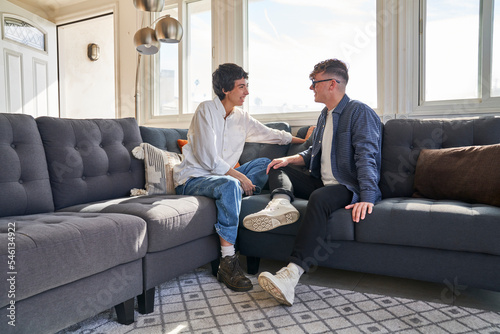 Obraz na plátne two people talking closely in living room