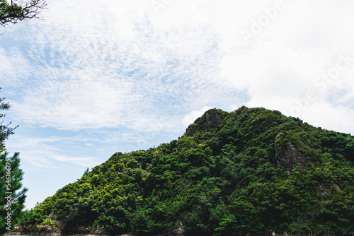 夏の山と空