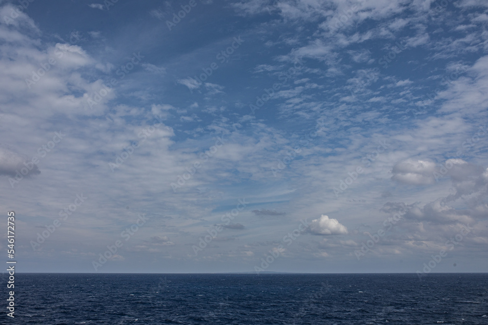 沖縄の海と空