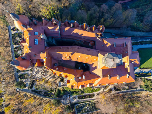 Obraz na płótnie An aerial view of the Książ castle in Poland. Roof, trees, nature, gardens, tour, sightseeing. w salonie
