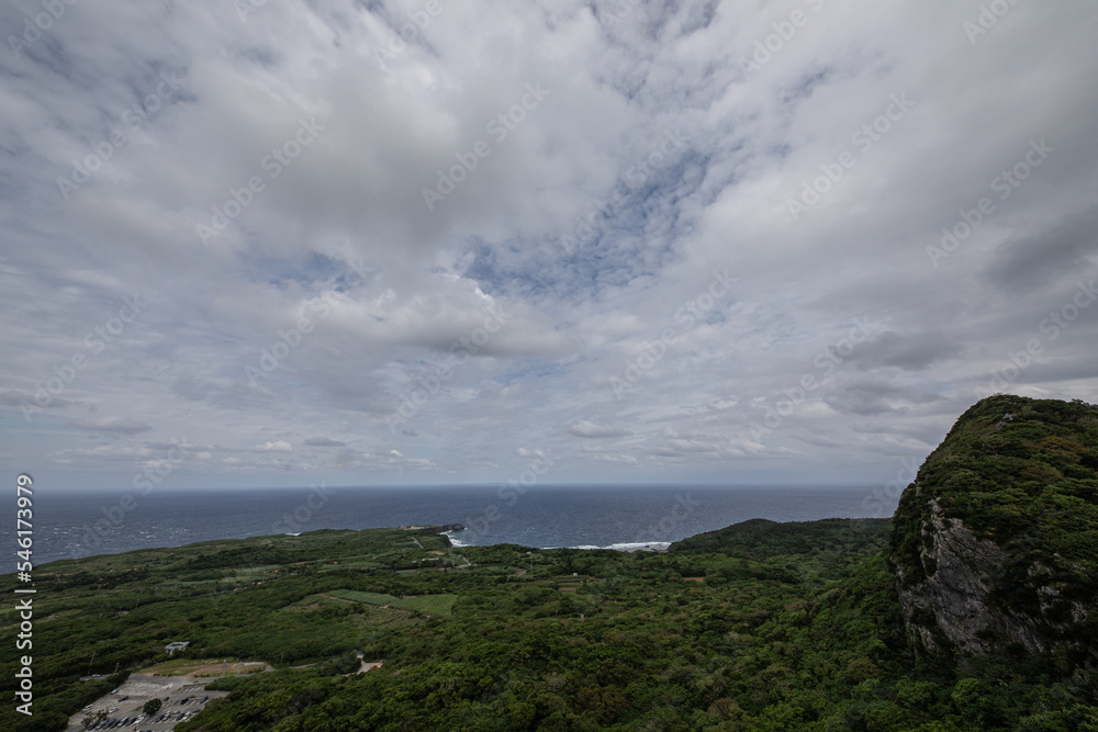 沖縄の空と海と植物