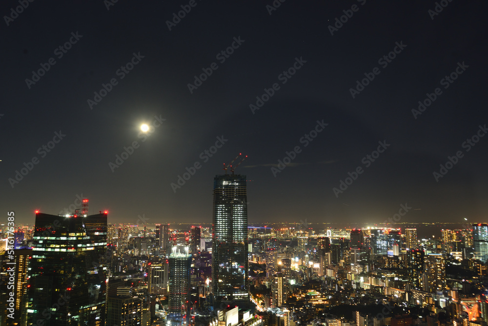 東京の100万ドルの夜景とスーパームーン
