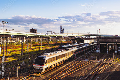 Wallpaper Mural 夕暮れの車両庫 Torontodigital.ca