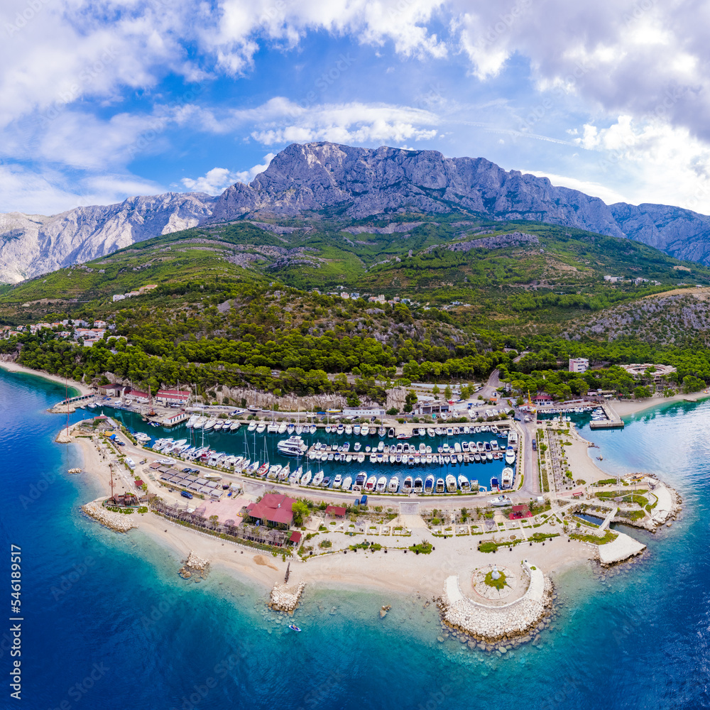 Obraz premium View of Tucepi waterfront in Krvavica, Dalmatia region of Croatia