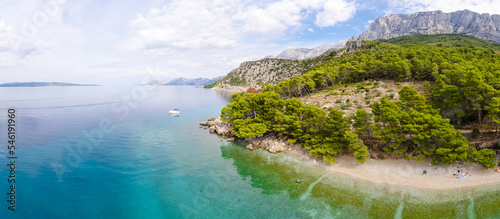 Fototapeta Naklejka Na Ścianę i Meble -  Beautiful panorama of Plaža za pse Ramova or Krvavica beach with turquoise water Croatia in summer